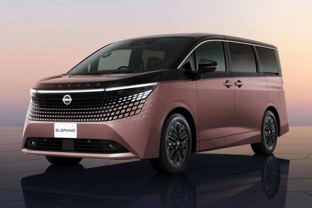 Nissan презентовал новый флагманский минивен Elgrand