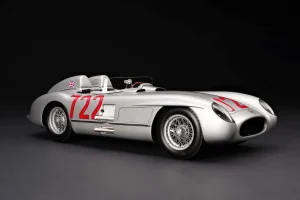 Amalgam представила копію культового Mercedes-Benz 300 SLR «722» у масштабі 1:8